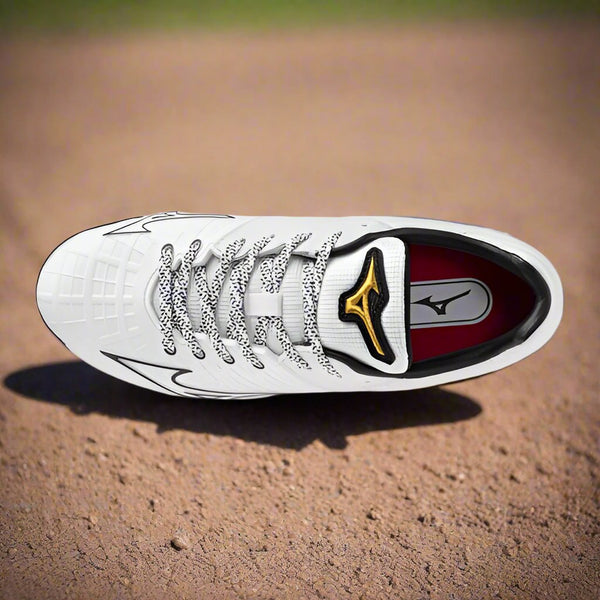 Top view of the Mizuno Pro FP Low Women’s Metal Softball Cleat