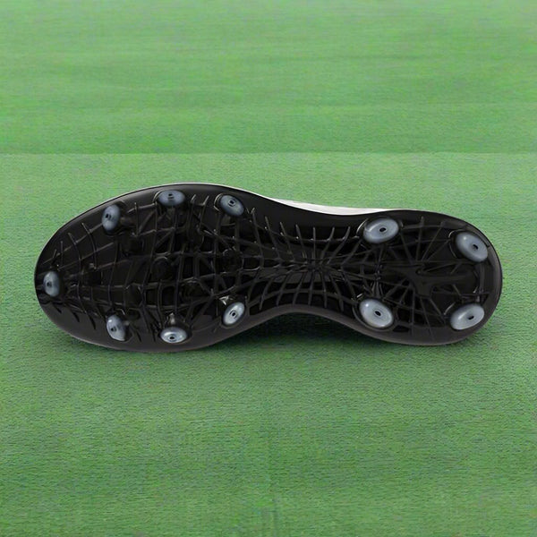 View of the sole of the Mizuno Pro FP Low Women’s TPU Softball Cleat