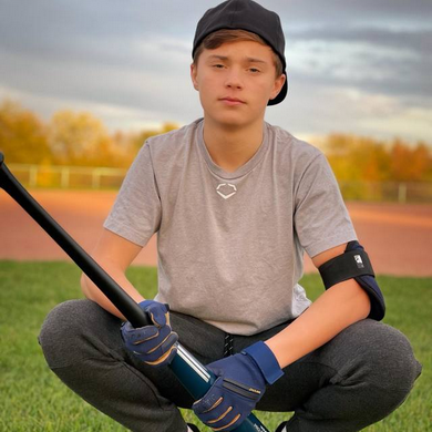 Player wearing the Warstic Workman3 Batting Glove "Navy"