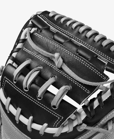 Close-up of web of the Wilson A2000 34" CM Fastpitch Catchers Mitt