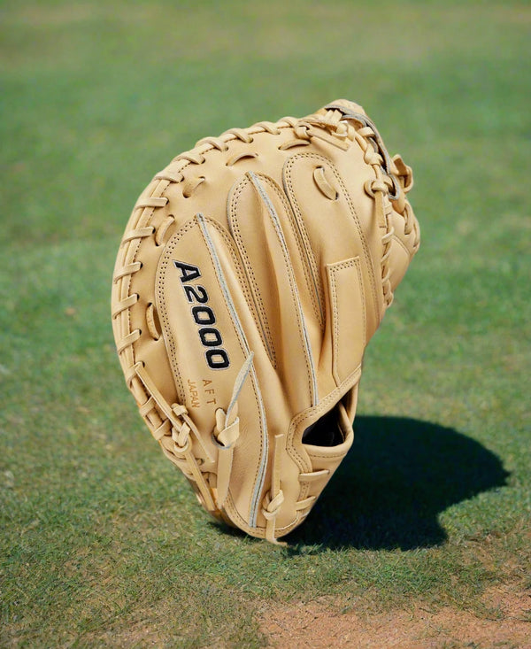 Wilson A2000® Baseball Classics 33.5" M23 Baseball Catcher's Mitt