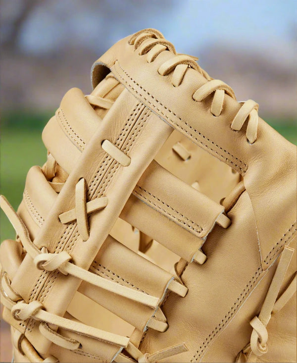 Close-up of the web on the Wilson A2000® Baseball Classics 12.5" 1679 Baseball First Base Mitt