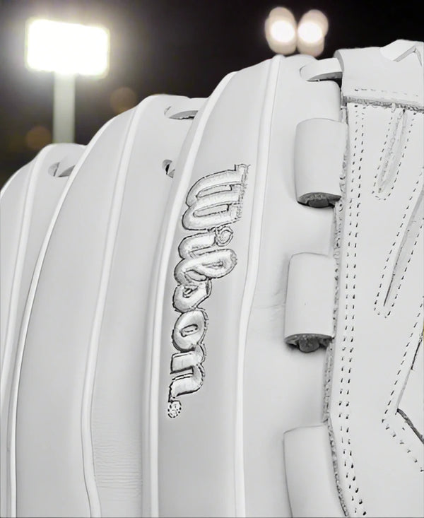 Close-up of the logo on the Wilson Fall 2024 A1000® 12.5" V125 Fastpitch Glove