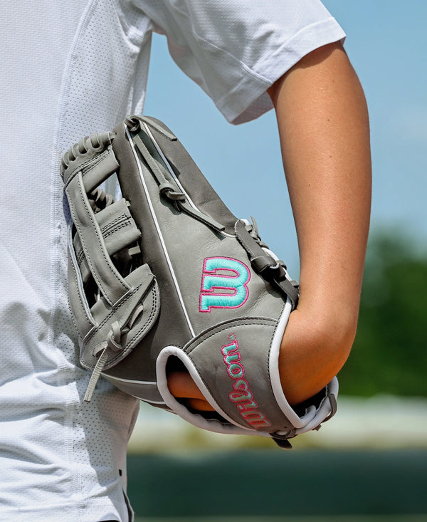 Player wearing the Wilson A1000™ 12" DW5 Baseball Glove