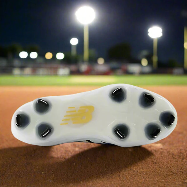 View of the sole of the New Balance Fresh Foam X 3000 v7 Metal Cleat - White