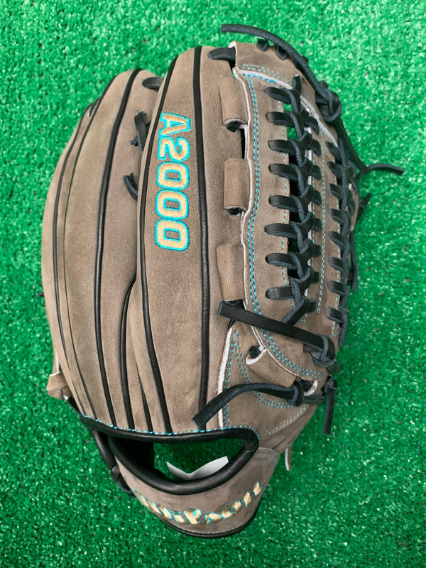Wilson Custom A2000 D33 11.75" Baseball Glove - GOTM January 2023