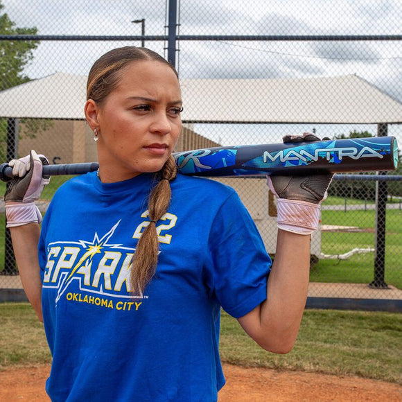 Pro fastpitch star Jayda Coleman preparing to bat with the 2026 Rawlings Mantra™ Fastpitch Bat