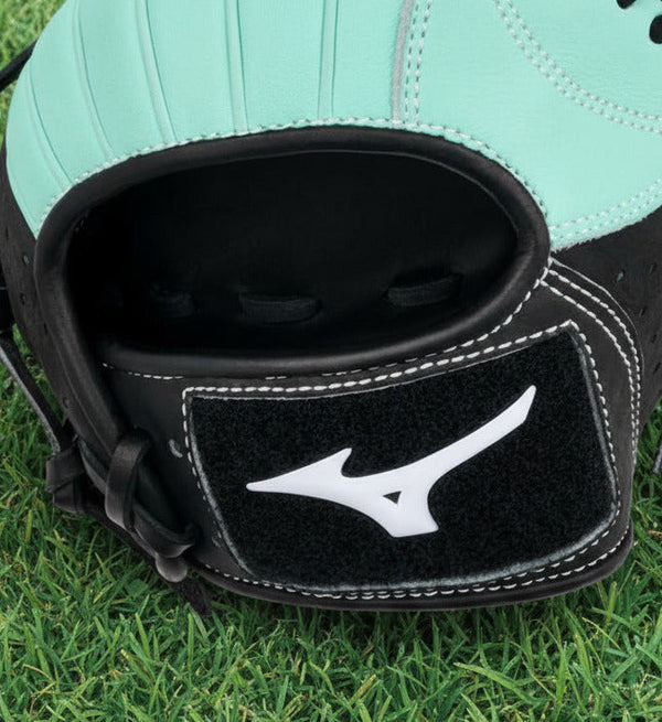 Close-up of the logo on the Mizuno Prime Elite X GPEX Series Baseball Glove