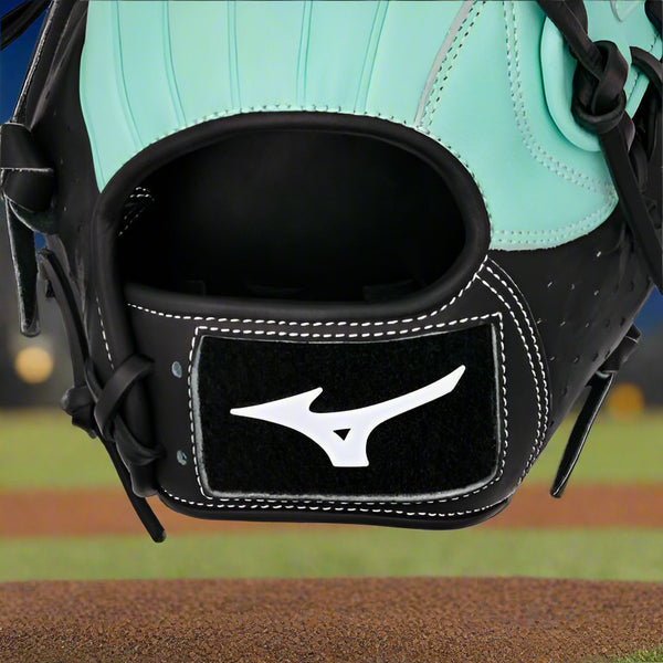 Close-up of the logo on the Mizuno Prime Elite X GPEX-70 12.75" Baseball Glove
