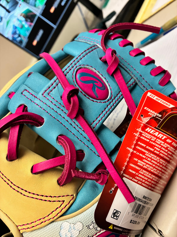 Close-up of the web on the Rawlings Heart of the Hide PROR934-2CBE 11.5" Baseball Glove