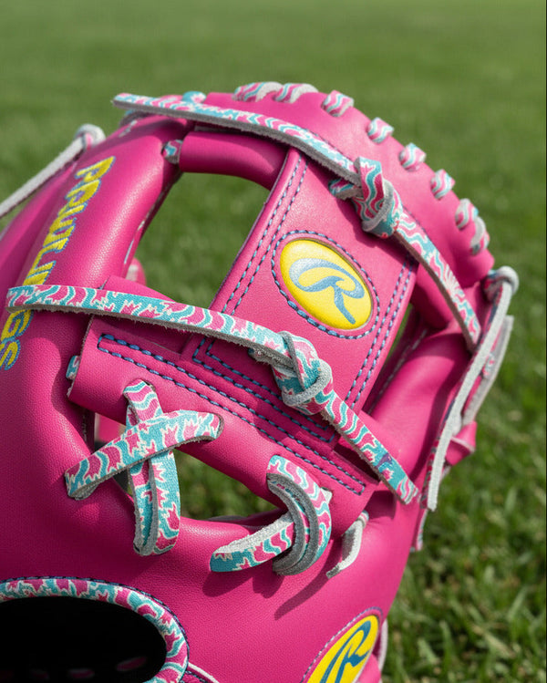 Close-up of the web on the Rawlings Heart of the Hide  PROR204-2BE IconFest Exclusive 11.5" Baseball Glove