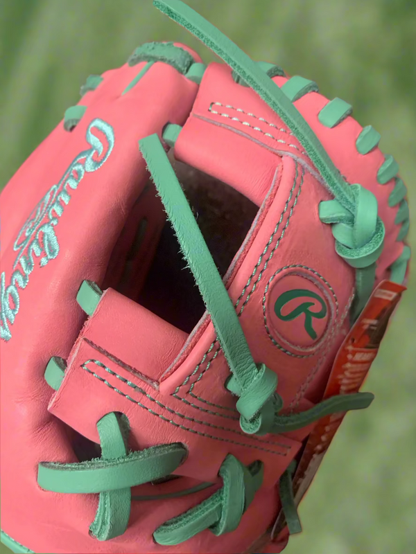 Close-up of the web of the Rawlings Full Custom Heart of the Hide PROR204-2PPM Baseball Glove