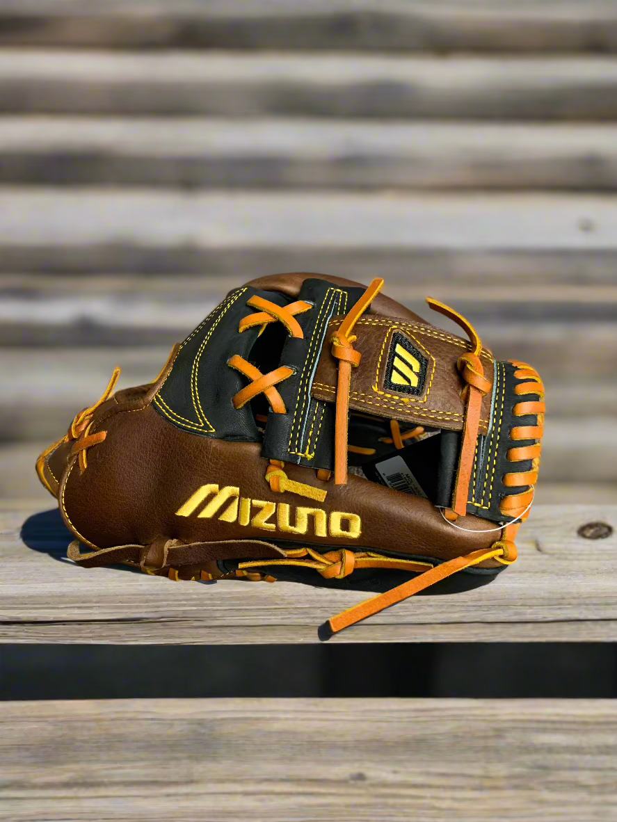 Mizuno Classic Pro '99 Chipper Jones MCL-5001 11.75 Mizuno Classic Pro '99 Chipper Jones MCL-5001 11.75