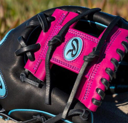 Close-up of the web on the Rawlings Heart of the Hide Spring Break 11.5" Baseball Glove