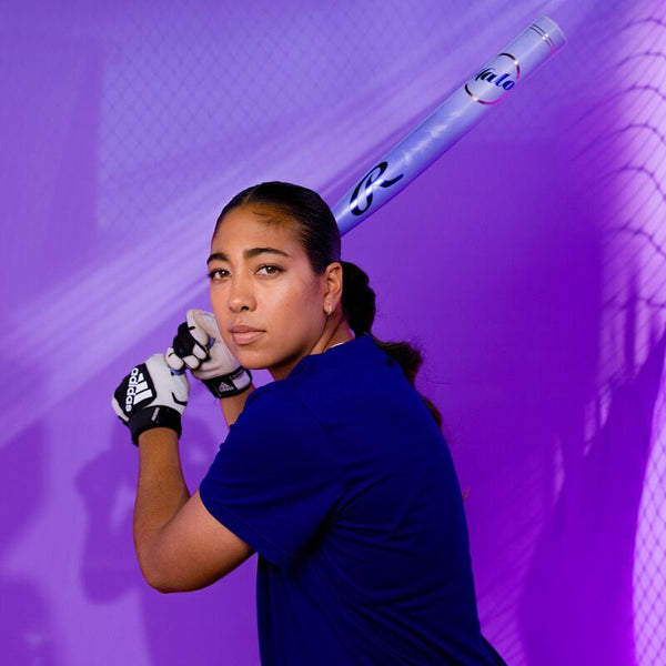 Pro player Tiare Jennings holding the 2027 Rawlings Halo Fastpitch Bat