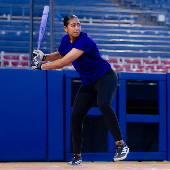 Pro player Tiare Jennings swinging the 2027 Rawlings Halo Fastpitch Bat
