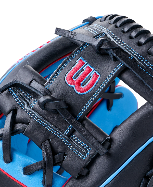 Close-up of the web on the Wilson 2027 A1000® DP15 11.5" Baseball Glove