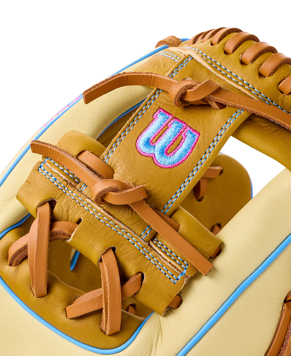 Close-up of the web on the Wilson 2027 A1000® 1786 11.5" Baseball Glove