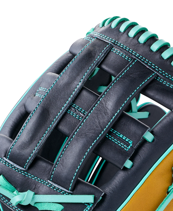 Close-up of the web on the Wilson 2027 A1000® DW5 12" Baseball Glove