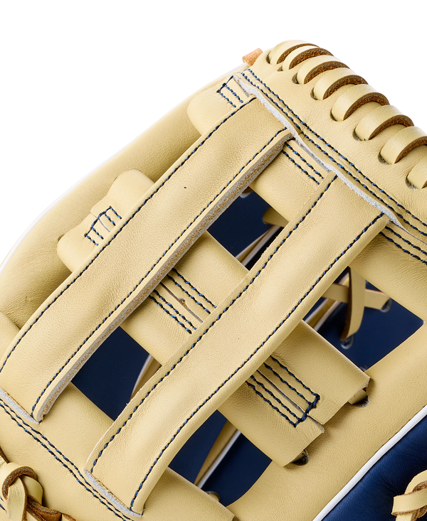 Close-up of the web on the 2027 Wilson A900® 12" Baseball Glove