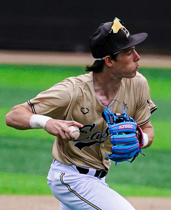 Baseball infielder making a play with the Wilson 2027 A2000® 1786SS 11.5" Baseball Glove