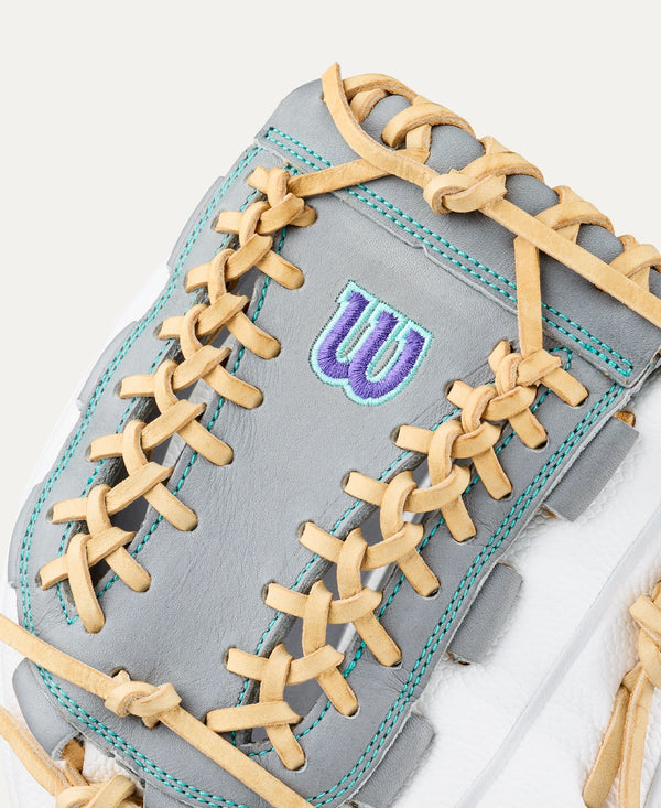 Close-up of the web on the Wilson 2027 A2000® FPHGSS 12" Fastpitch Glove