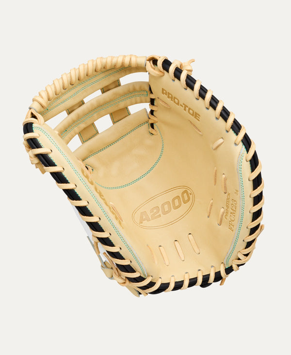 Wilson 2027 A2000® FPM23SS 34" Fastpitch Catcher's Mitt