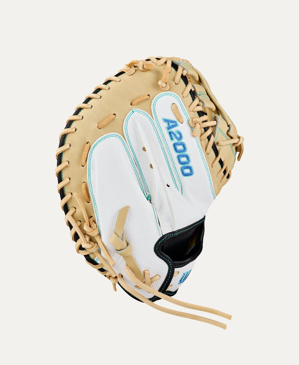 Wilson 2027 A2000® FPM23SS 34" Fastpitch Catcher's Mitt