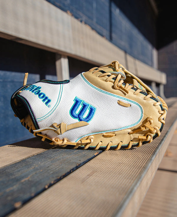 Wilson 2027 A2000® FPM23SS 34" Fastpitch Catcher's Mitt