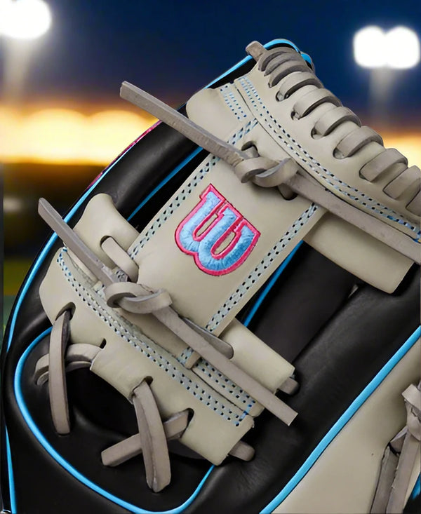 Close-up of the web on the Wilson Fall 2024 A1000® 11.5" DP15 Baseball Glove