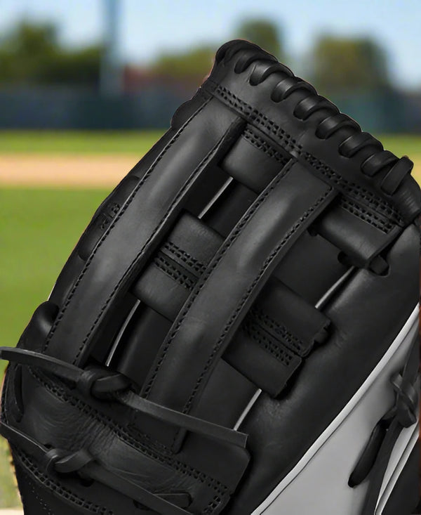 Close-up of the web of the Wilson Fall 2024 A1000® 12.5" 1750 Baseball Glove