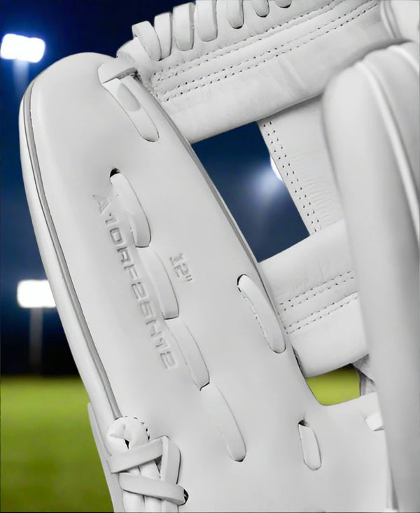 Close-up of the inside of the Wilson Fall 2024 A1000® 12" H12 Fastpitch Glove