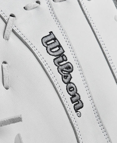 Close-up of the logo on the Wilson Fall 2024 A1000® 12.5" 1620 Fastpitch First Base Mitt