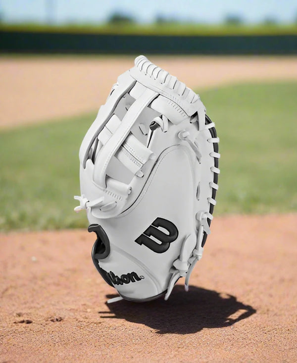 Wilson Fall 2024 A1000® 33" CM33 Fastpitch Catchers Mitt