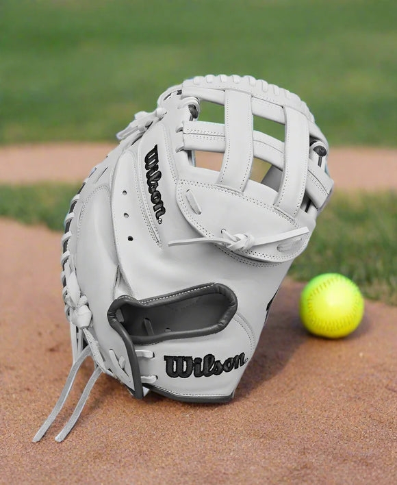 Wilson Fall 2024 A1000® 33" CM33 Fastpitch Catchers Mitt