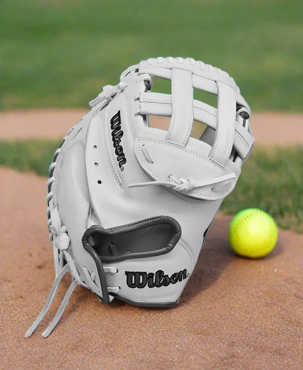 Wilson Fall 2024 A1000® 33" CM33 Fastpitch Catchers Mitt