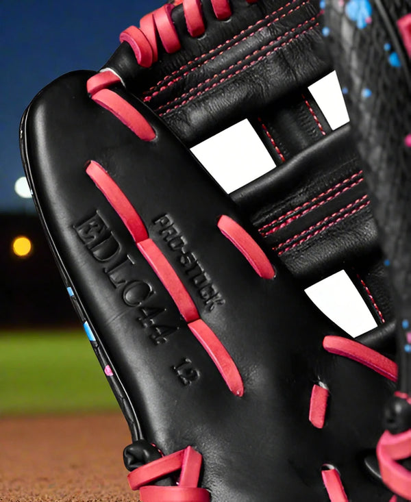 Close-up of the inside of the Wilson Fall 2024 Elly De La Cruz A2000® EDC44 GM 12” Baseball Glove