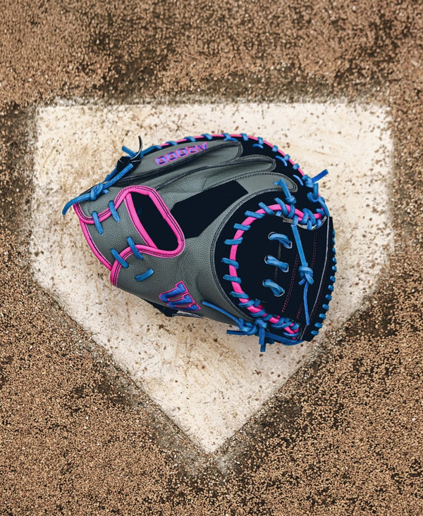 Wilson Spring 2025 A2000® M23 33.5" Baseball Catcher's Mitt