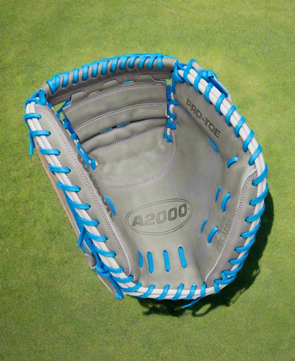 Wilson Fall 2025 A2000® FPCM23SS 34" Fastpitch Catcher's Mitt