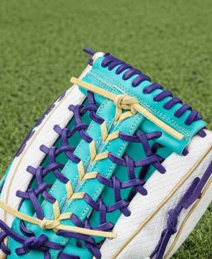 Close-up of the web on the Wilson Winter 2025 A2000® T125SS 12.5" Fastpitch Glove