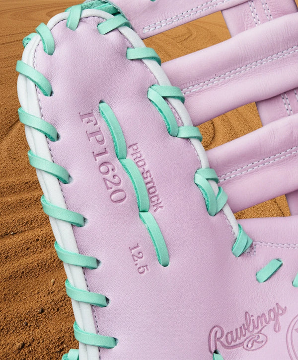 Close-up of the inside of the Wilson Winter 2025 A2000® 1620FPSS 12.5" Fastpitch First Base Mitt