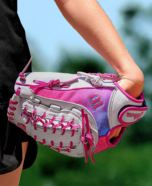 Young player wearing the Wilson A440 Flash™ 12" Youth Fastpitch Glove