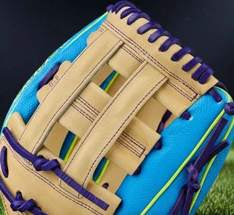 Close-up of the web on the Wilson Winter 2025 A2000® 1750SS 12.5" Baseball Glove