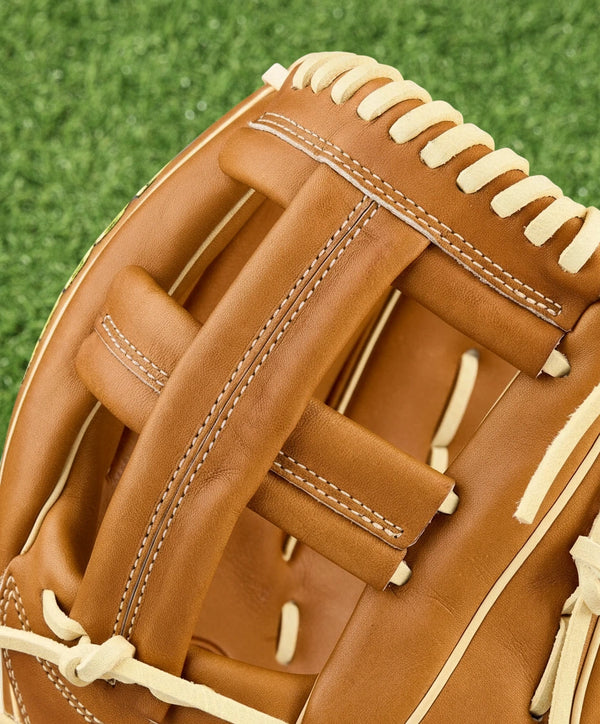 Close-up of the web on the Wilson A2000® Classics Series EL3 11.75" Baseball Glove
