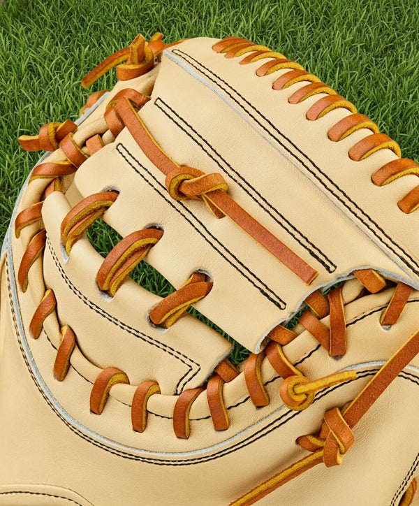 Closeup of the web on the Wilson A2000® Classics Series PF33 33" Baseball Catchers Mitt