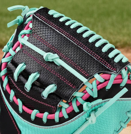 Close-up of the web on the Wilson Spring 2026 A2000® SCM23SS 33.5" Baseball Catchers Mitt