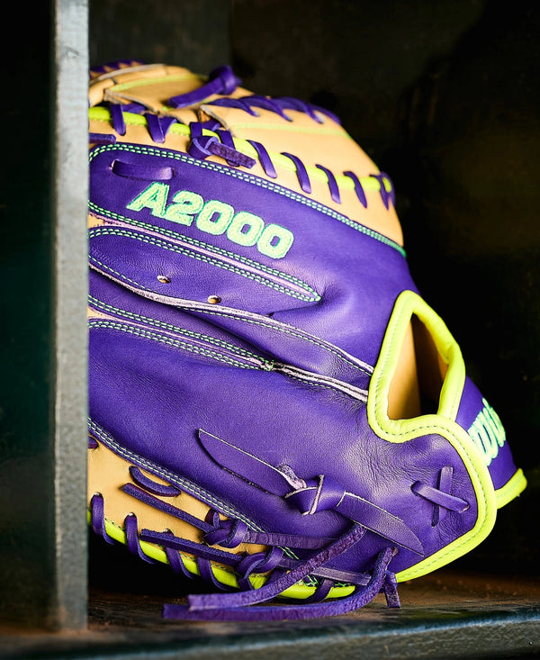 Wilson Spring 2026 A2000® FPCM23 34" Fastpitch Catcher's Mitt