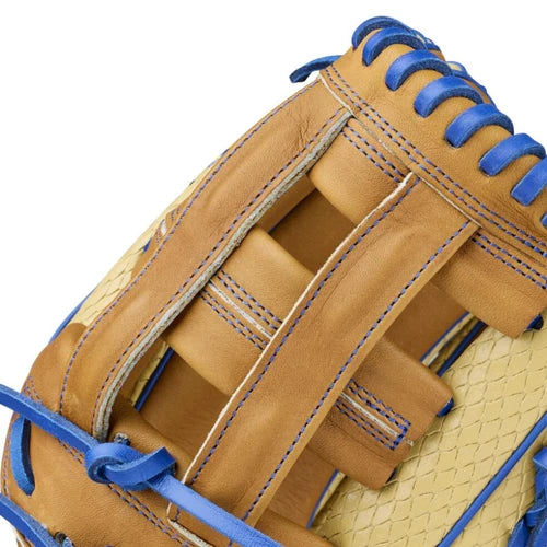 Close-up of the web on the Wilson A1000™ Sheriff 1750 Special Make-up 12.5" Baseball Glove