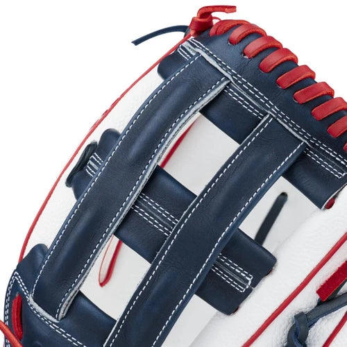 Close-up of the web on the Wilson A1000™ Rocket 1922 Special Make-up 13" Baseball Glove