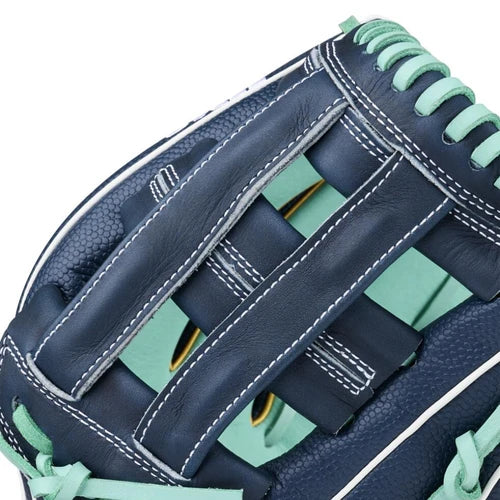 Close-up of the web on the Wilson A1000™ Liberty DW5 Special Make-up 12" Baseball Glove